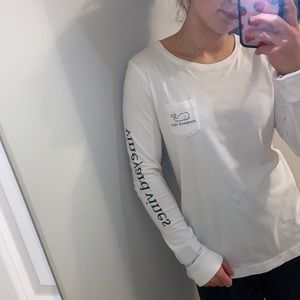 White women’s long sleeve vineyard vines t-shirt
